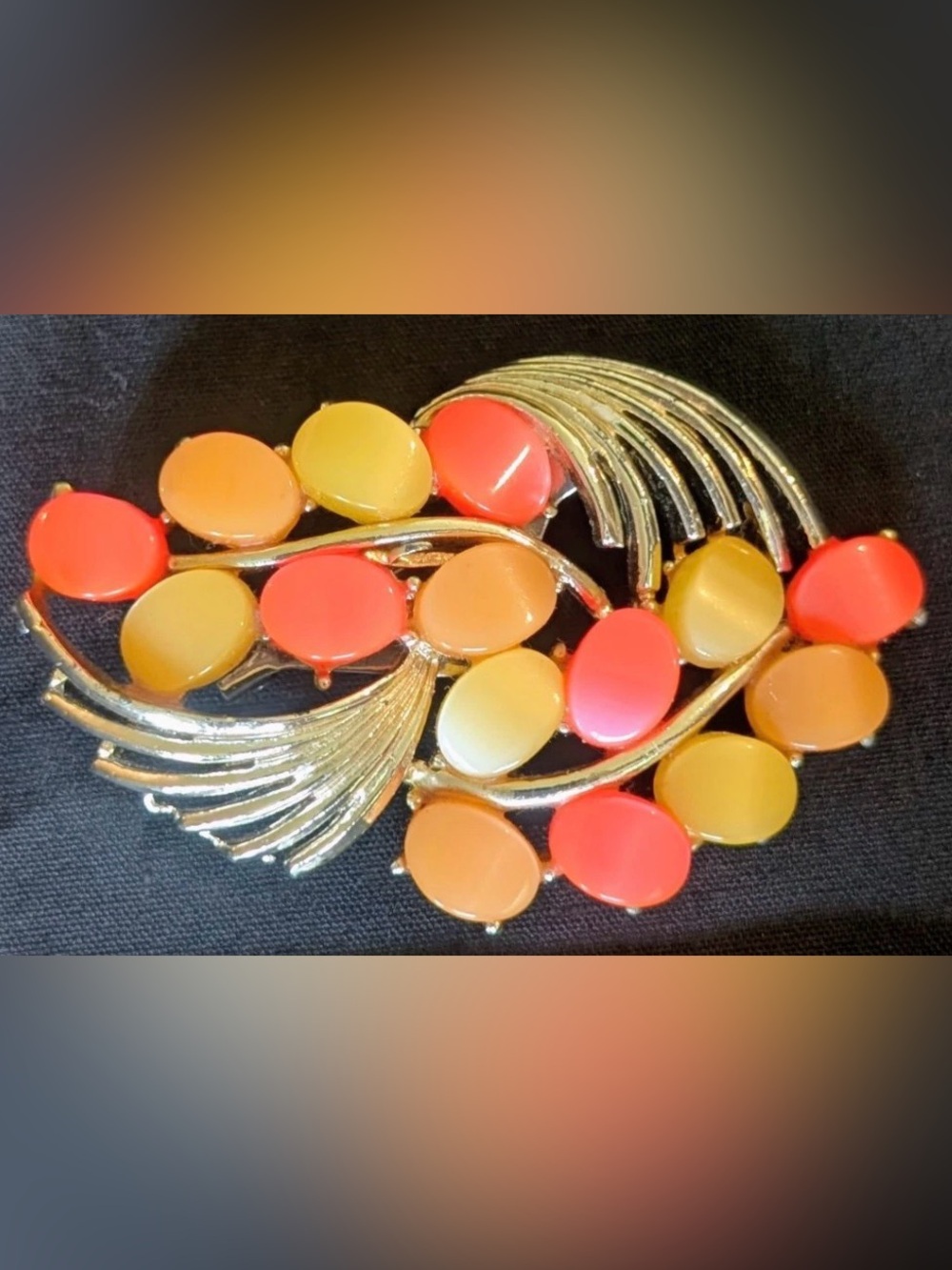 Vintage Mid-Century Brooch Thermoset in Coral Peach Yellow, Goldtone setting